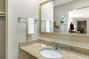 Super 8 by Wyndham Kansas City Airport North