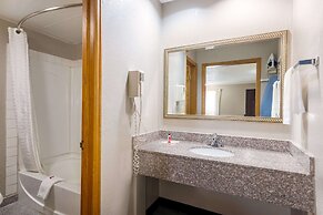 Super 8 by Wyndham Kansas City Airport North