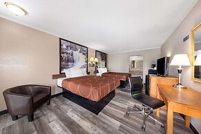 Super 8 by Wyndham Kansas City Airport North