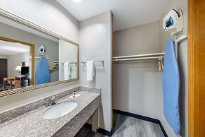 Super 8 by Wyndham Kansas City Airport North