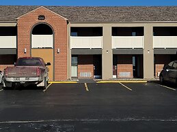 Super 8 by Wyndham Kansas City Airport North