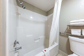 Super 8 by Wyndham Kansas City Airport North