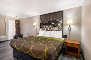 Super 8 by Wyndham Kansas City Airport North