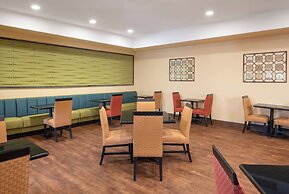 La Quinta Inn & Suites by Wyndham Tucson - Reid Park