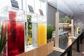 Sheraton Vancouver Guildford Hotel