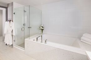 Sheraton Vancouver Guildford Hotel