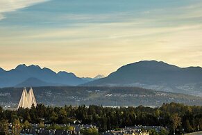 Sheraton Vancouver Guildford Hotel