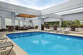 Sheraton Vancouver Guildford Hotel