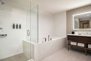 Sheraton Vancouver Guildford Hotel