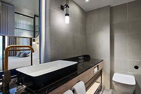 Sheraton Hong Kong Hotel & Towers