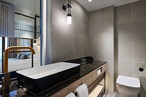 Sheraton Hong Kong Hotel & Towers