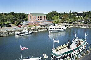 Delamar Greenwich Harbor