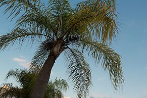 Maingate Lakeside Resort