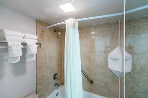 Maingate Lakeside Resort