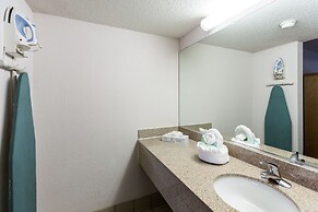 Maingate Lakeside Resort