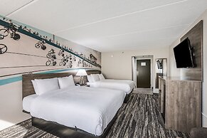 Clarion Pointe Near University