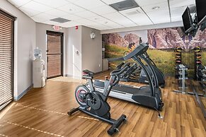 Clarion Pointe Near University