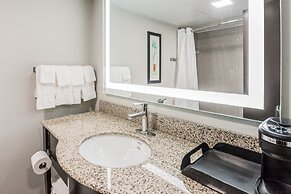 Clarion Pointe Near University