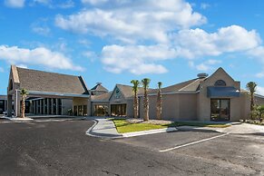 Clarion Pointe Near University