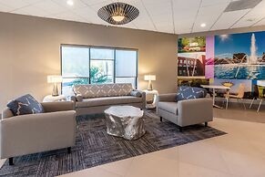 Clarion Pointe Near University