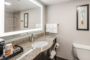 Clarion Pointe Near University