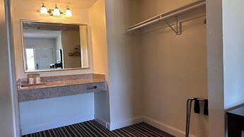 Ambassadors Inn & Suites