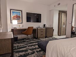 The Yorktowne Hotel, Tapestry Collection by Hilton