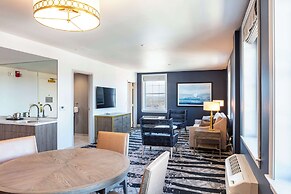 The Yorktowne Hotel, Tapestry Collection by Hilton