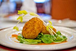 The Yorktowne Hotel, Tapestry Collection by Hilton