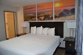 Days Inn and Suites by Wyndham Sikeston