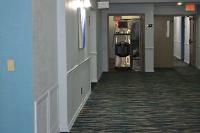 Days Inn and Suites by Wyndham Sikeston