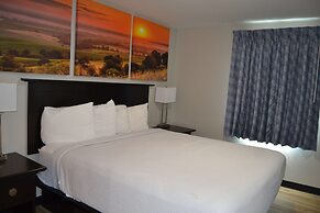 Days Inn and Suites by Wyndham Sikeston