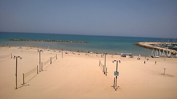 Crowne Plaza Tel Aviv Beach by IHG