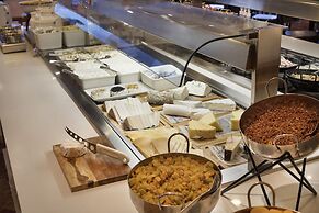 Crowne Plaza Tel Aviv Beach by IHG
