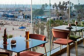 Crowne Plaza Tel Aviv Beach by IHG