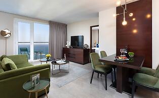 Crowne Plaza Tel Aviv Beach by IHG