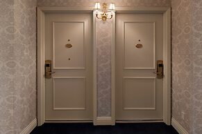 Carlyle Hotel