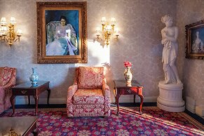 Carlyle Hotel