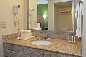 Quality Suites Lake Wright - Norfolk Airport