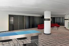 Le Meridien Beach Plaza
