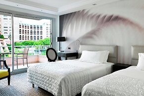 Le Meridien Beach Plaza