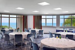 Le Meridien Beach Plaza