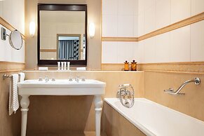 Le Meridien Beach Plaza