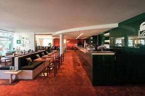 Le Meridien Beach Plaza