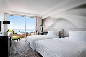 Le Meridien Beach Plaza