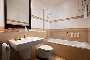 Le Meridien Beach Plaza