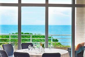 Le Meridien Beach Plaza