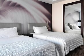 Le Meridien Beach Plaza