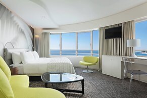 Le Meridien Beach Plaza