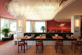 Le Meridien Beach Plaza